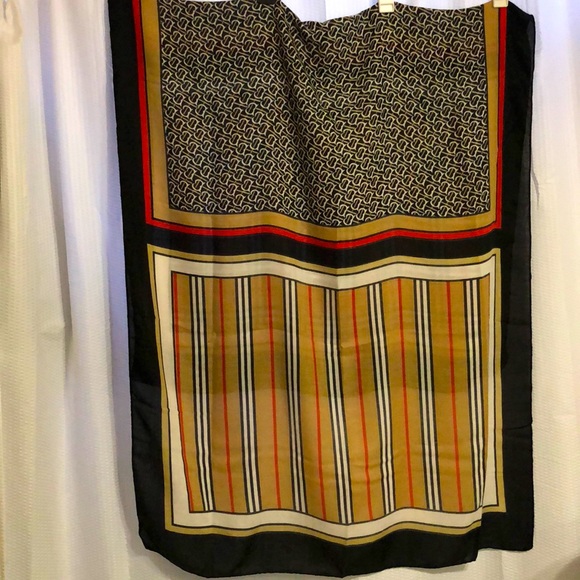 Novak/plaid scarf/wrap - Picture 4 of 5